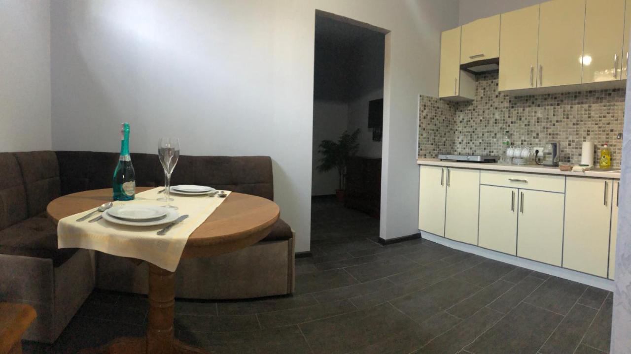 Reef Apartments Odessa Buitenkant foto