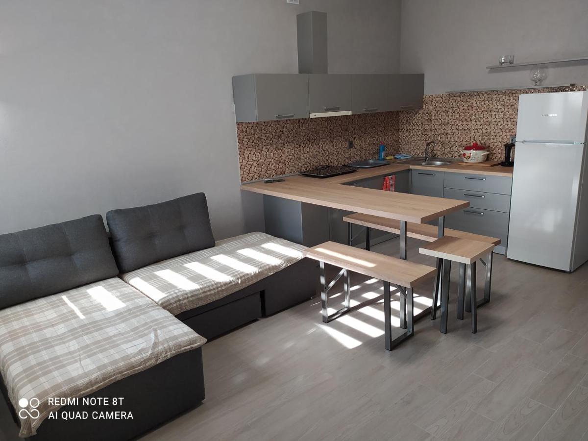 Reef Apartments Odessa Buitenkant foto